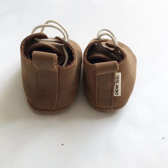 Piper
Finn tan low top oxfords EUC size 3 - Picture 6 of 9